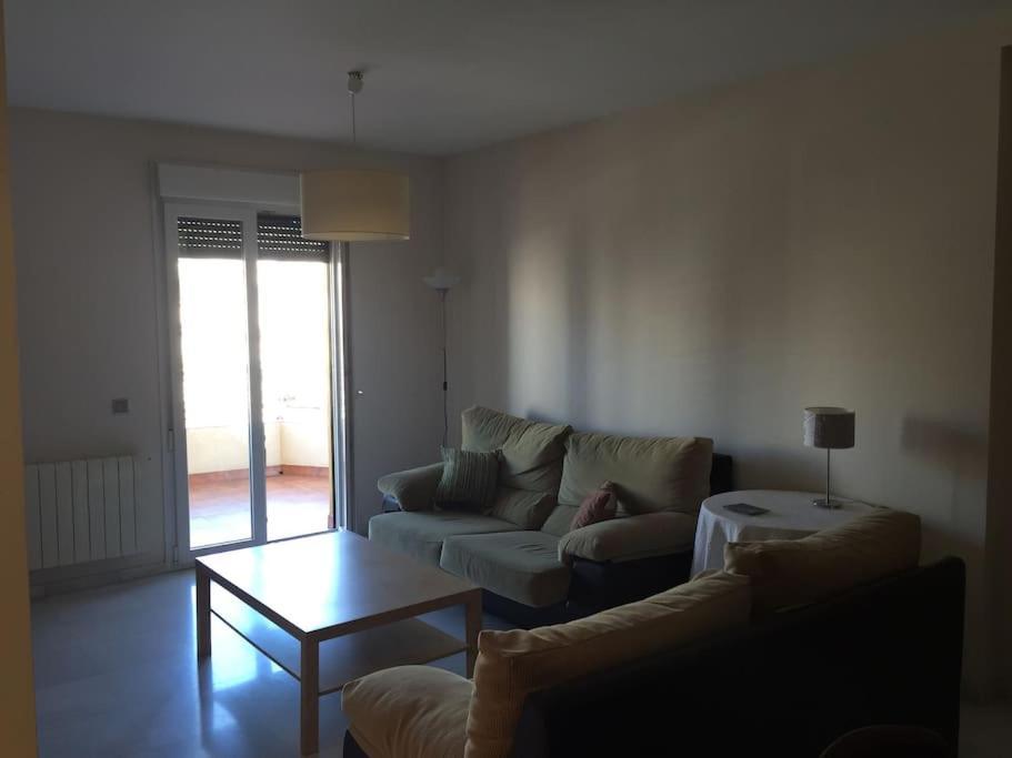 Appartement Amplio Piso En Nervion, Excelente Zona De La Ciudad.