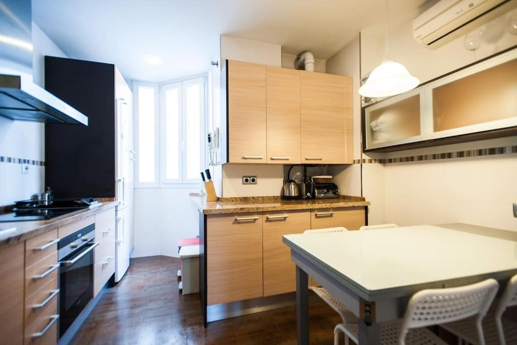 Amplio Piso En Nervion, Excelente Zona De La Ciudad. Appartement *