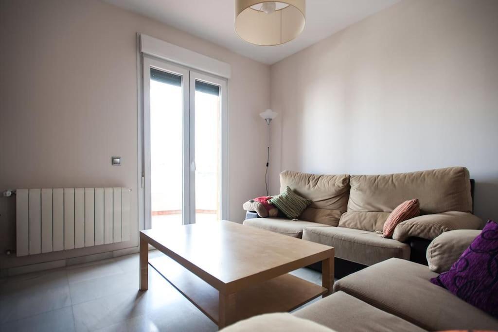 Appartement Amplio Piso En Nervion, Excelente Zona De La Ciudad.