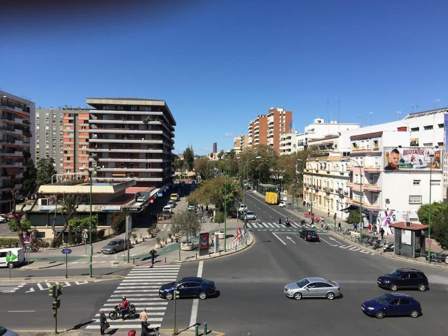 Amplio Piso En Nervion, Excelente Zona De La Ciudad. Séville
